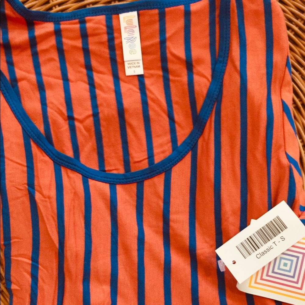 Lularoe Classic T-shirt NWT